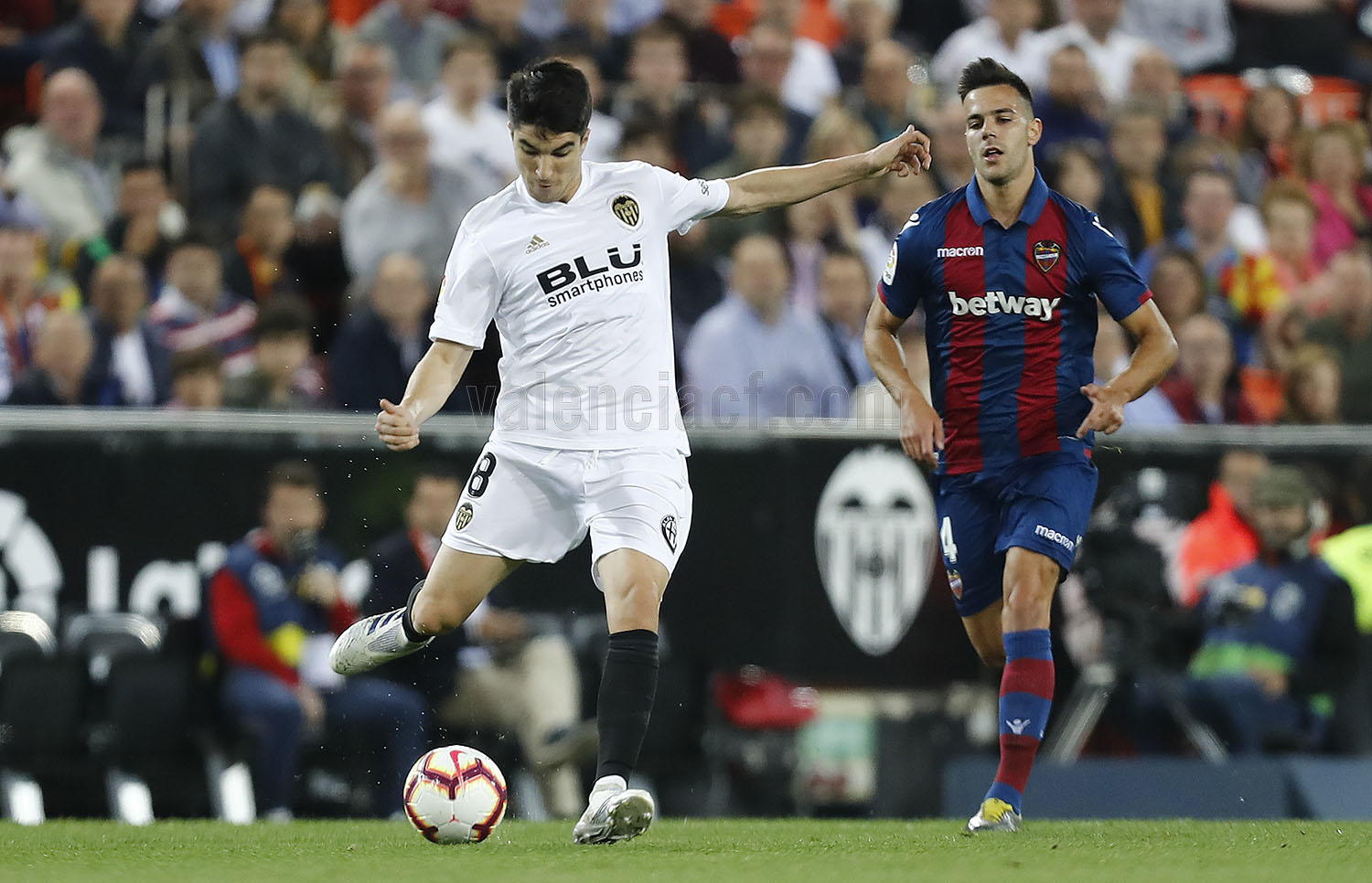 Valencia y Levante se citan en Mestalla en el derbi para abrir LaLiga ...