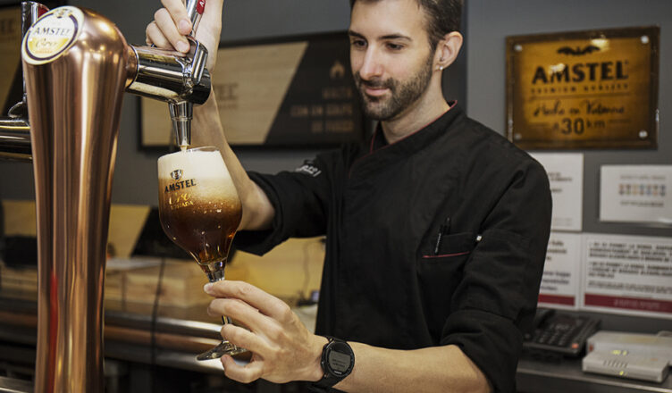 PREMIO AMSTEL ORO AL MEJOR CAMARERO