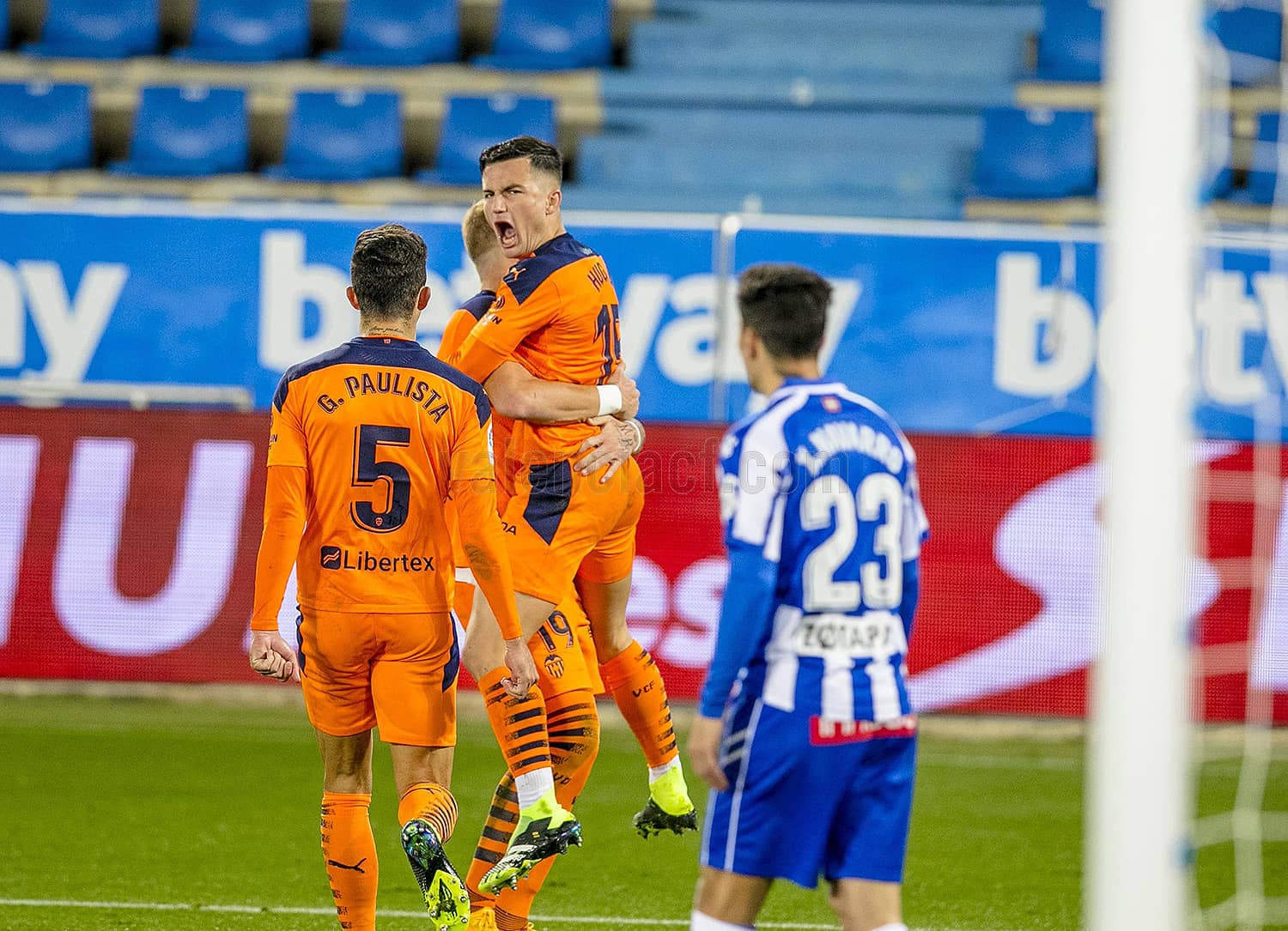 El Valencia acaricia la remontada ante el Alavés (2-2) ️【SempreValencia ...