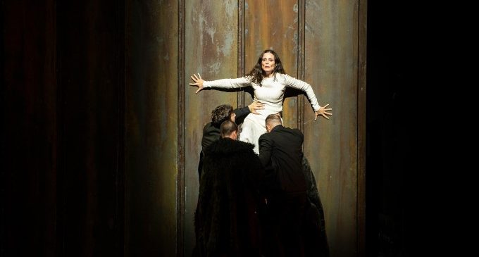 Juana, amb Aitana Sánchez Gijón