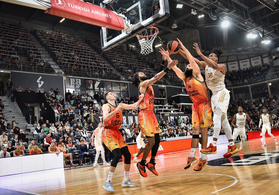VILLEURBANNE, FRANCE - JANUARY 13: Bojan Dubljevic, #14 of Valencia Basket in action during the 2022-23 Turkish Airlines EuroLeague Regular Season Round 19 game between LDLC Asvel Villeurbanne and Valencia Basket at The Astroballe on January 13, 2023 in Villeurbanne, France. (Photo by Cyril Lestage/Euroleague Basketball via Getty Images)