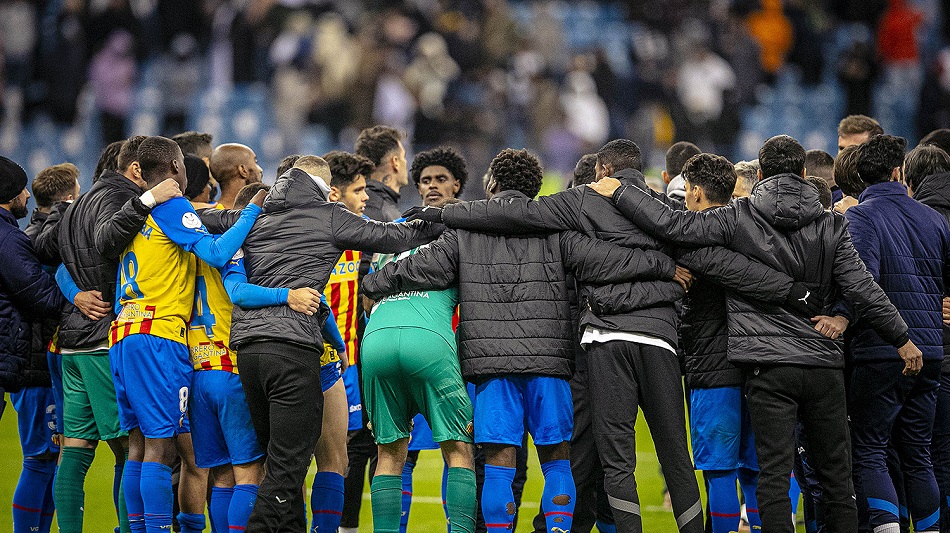 Los jugadores antes de empezar la fatídica ronda de los penaltis/ Fotos: Valencia CF